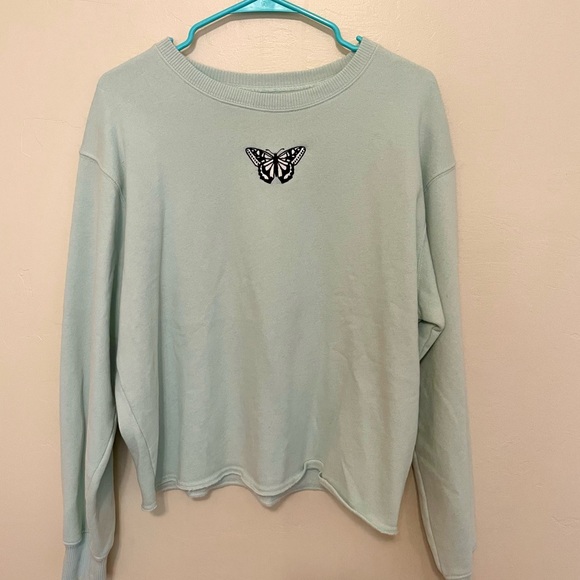 Butterfly Embroidered Crewneck 🦋 - Picture 2 of 6